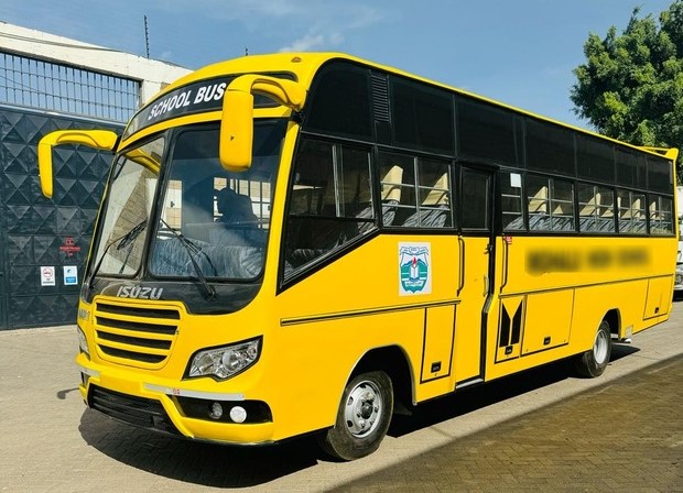 Isuzu FRR bus